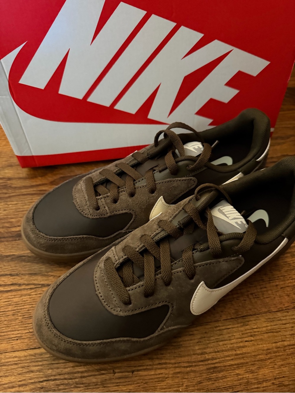 Nike Men’s Terra Manta Brown Green Sneakers with White Swoosh Mens size 8-NWt
